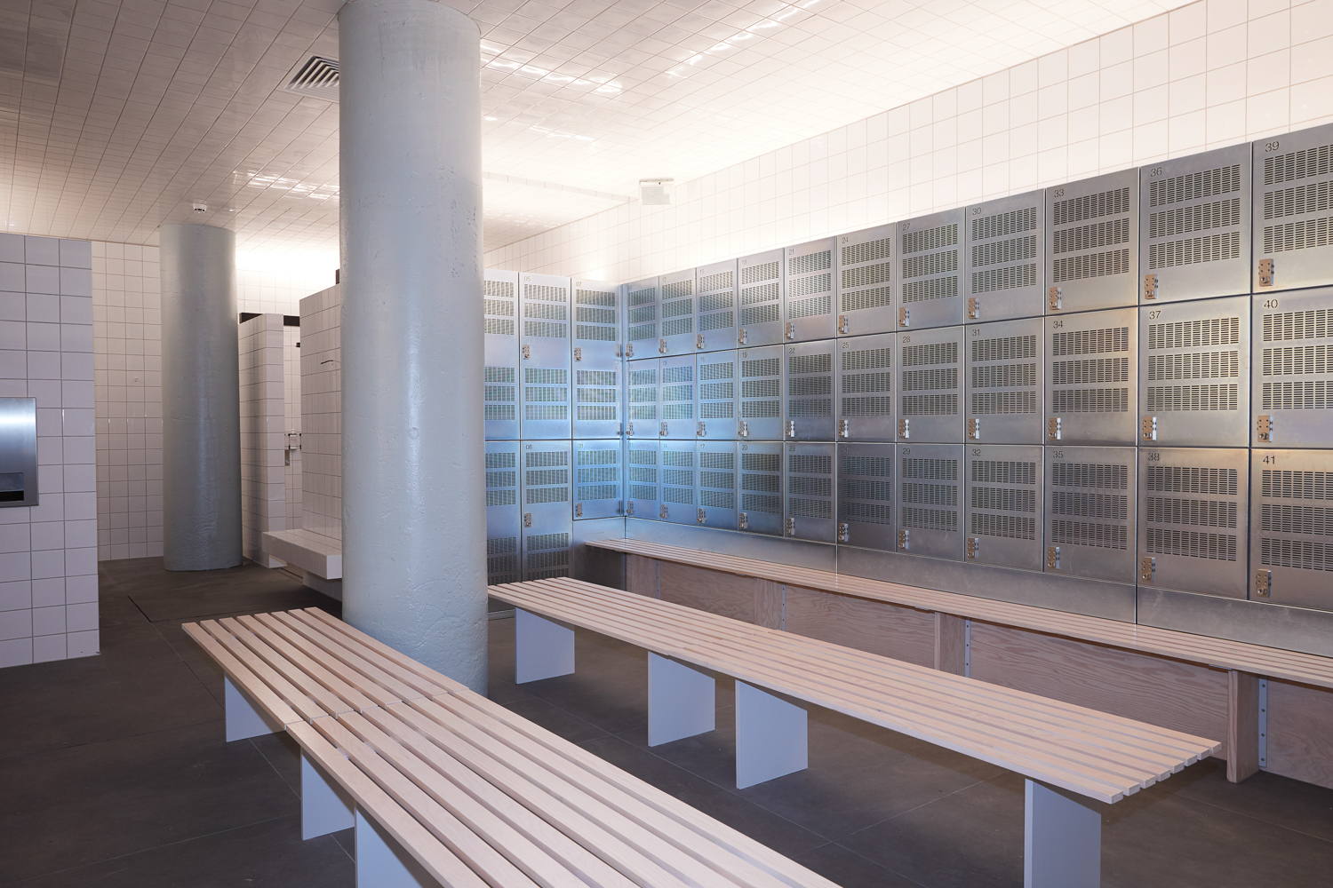 FEMALE CHANGING ROOM, Douglas fir slat built in benches. Lockers by Craftsman.
