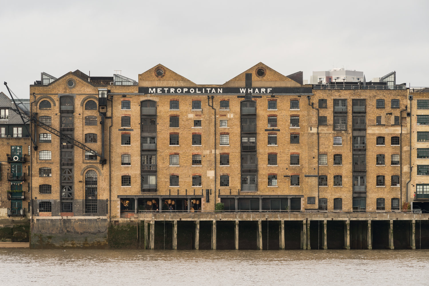 METROPOLITAN WHARF, Great view of the river from this showroom
